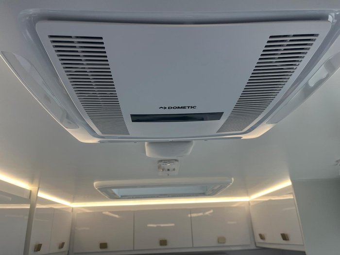 2025 JB Caravans Dirt Road Xtreme 22'6 Rd Club Lounge