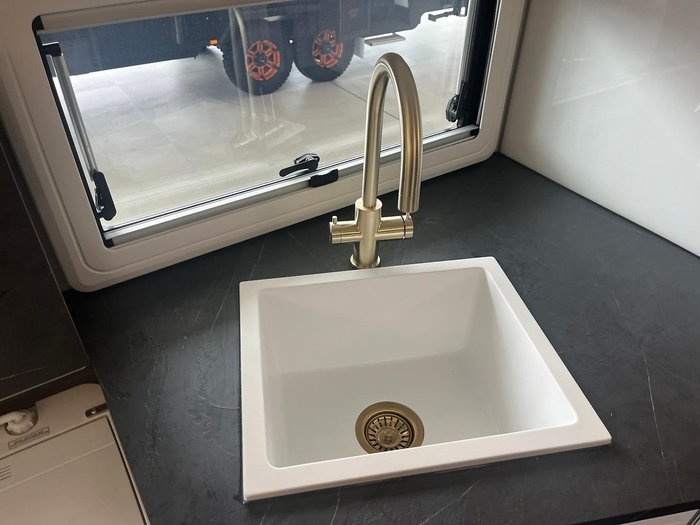 2025 JB Caravans Dirt Road Xtreme 22'6 Rd Club Lounge