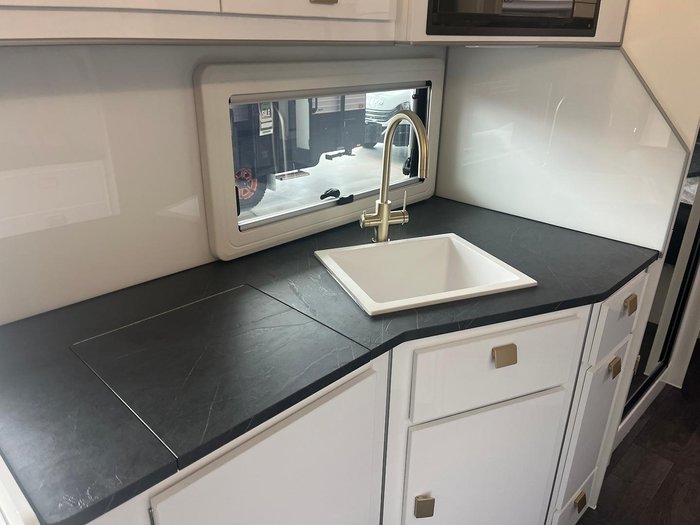 2025 JB Caravans Dirt Road Xtreme 22'6 Rd Club Lounge