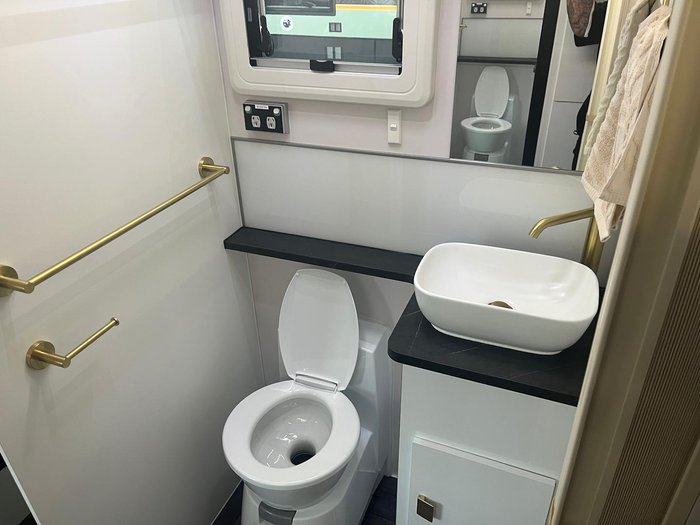 2025 JB Caravans Dirt Road Xtreme 22'6 Rd Club Lounge