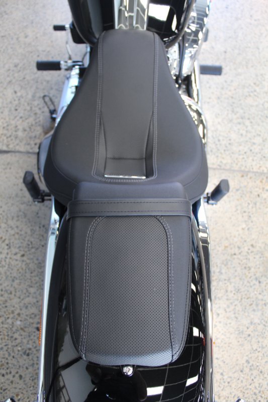 2025 Harley-davidson FXBR BREAKOUT (117) VIVID BLACK