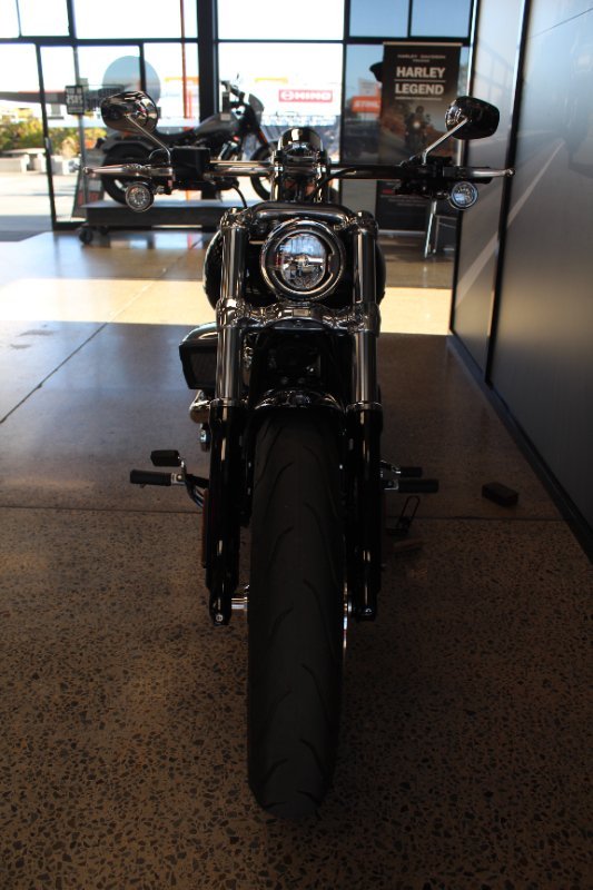 2025 Harley-davidson FXBR BREAKOUT (117) VIVID BLACK