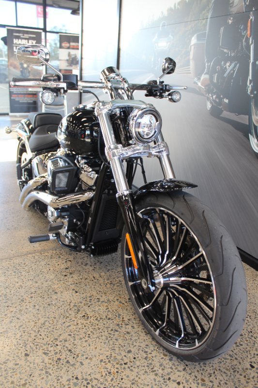 2025 Harley-davidson FXBR BREAKOUT (117) VIVID BLACK