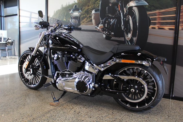 2025 Harley-davidson FXBR BREAKOUT (117) VIVID BLACK