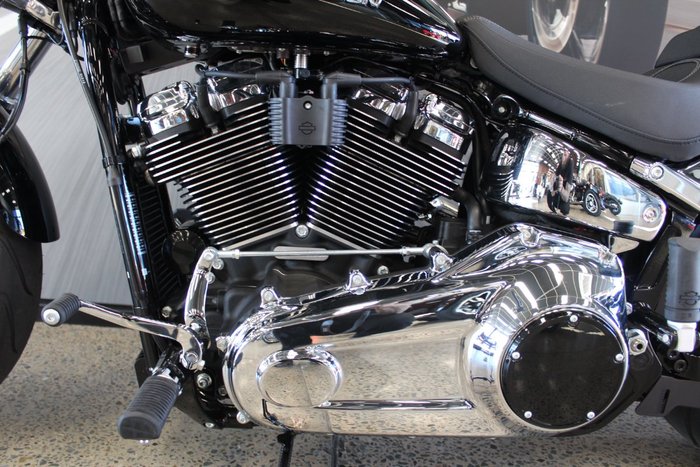 2025 Harley-davidson FXBR BREAKOUT (117) VIVID BLACK