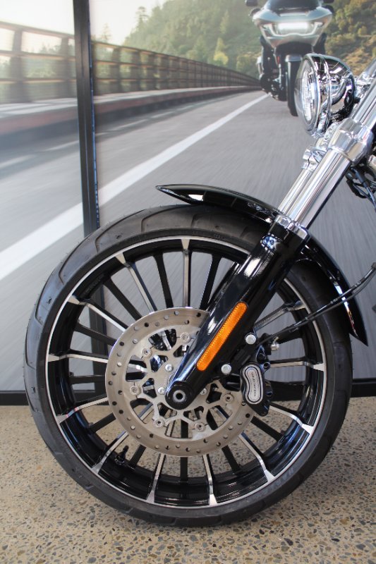 2025 Harley-davidson FXBR BREAKOUT (117) VIVID BLACK