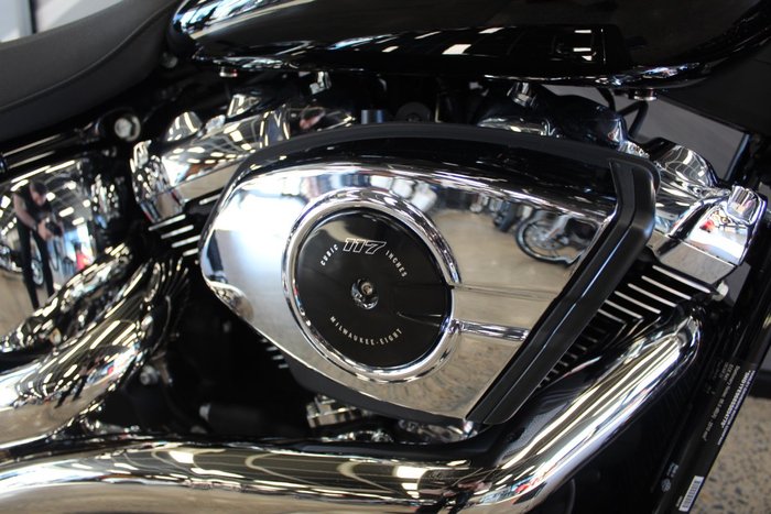 2025 Harley-davidson FXBR BREAKOUT (117) VIVID BLACK