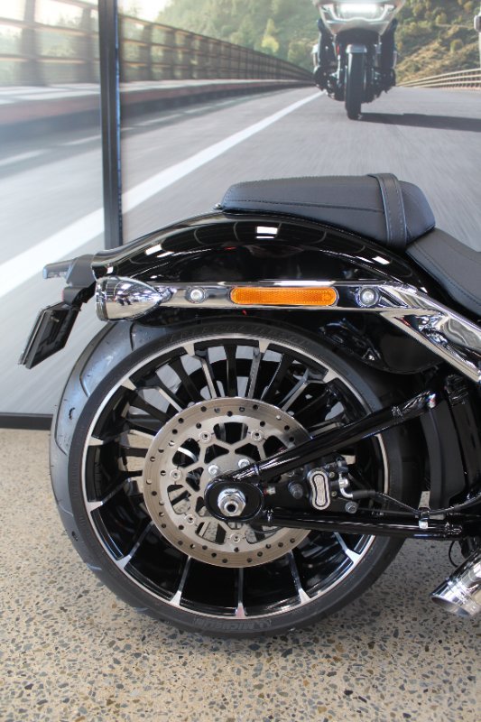 2025 Harley-davidson FXBR BREAKOUT (117) VIVID BLACK