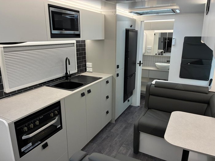 2025 New Age Caravans Manta Ray Mr19er Expedition