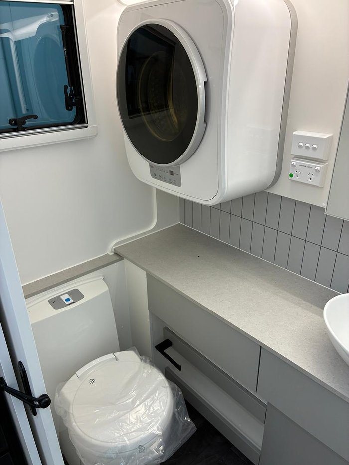 2025 New Age Caravans Manta Ray Mr19er Expedition