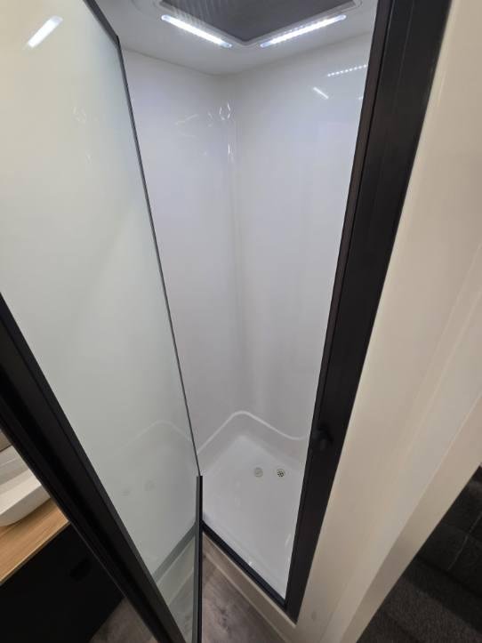 2025 Traveller Destination Track 17