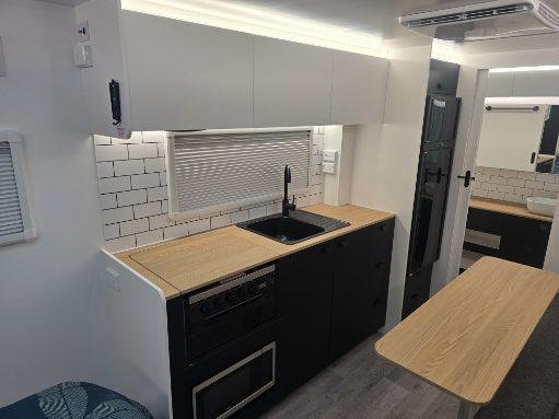 2025 Traveller Destination Track 17