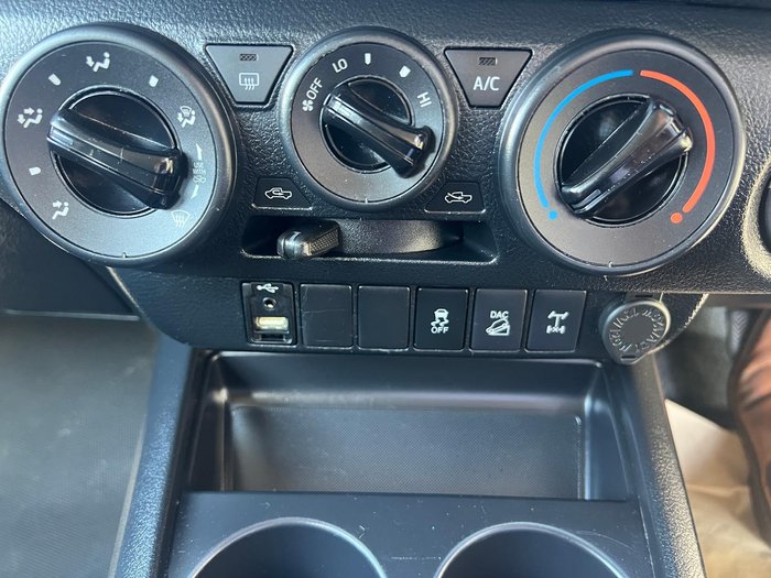 2019 Toyota Hilux SR