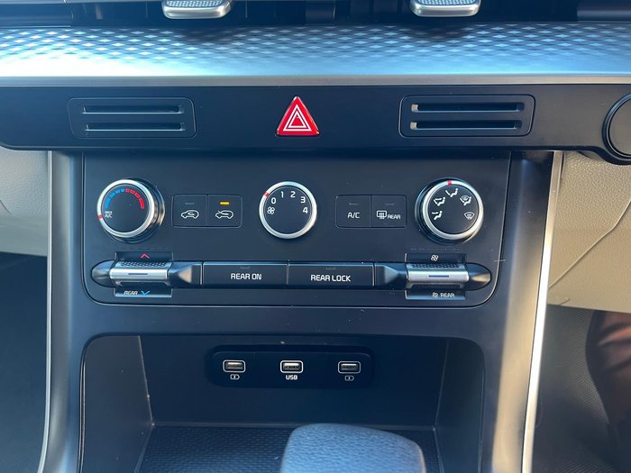 2022 Kia Carnival S