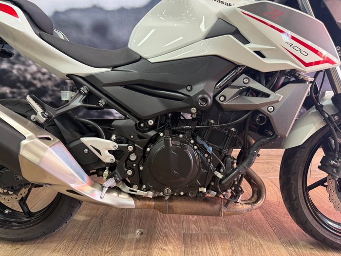 2022 Kawasaki Z400 WHITE