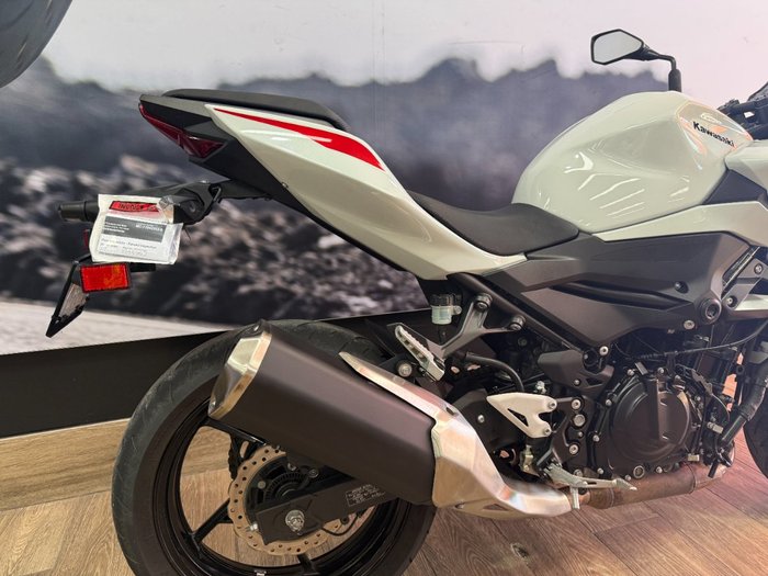 2022 Kawasaki Z400 WHITE
