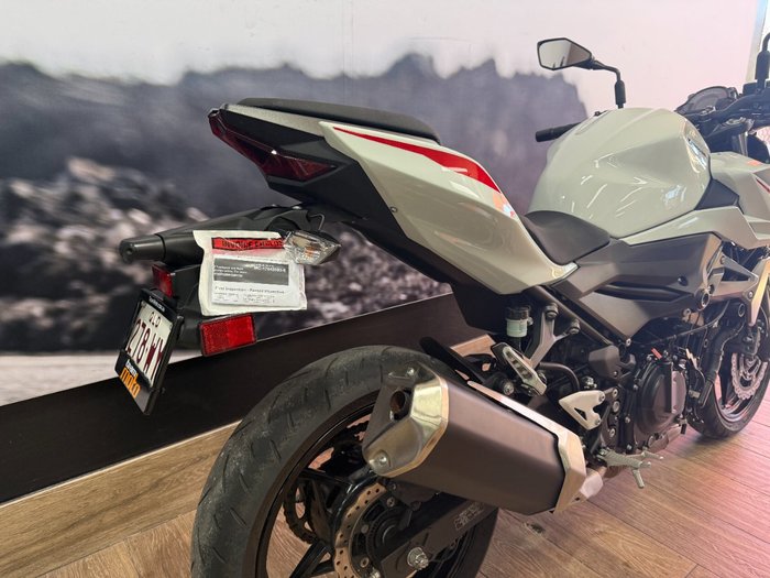 2022 Kawasaki Z400 WHITE