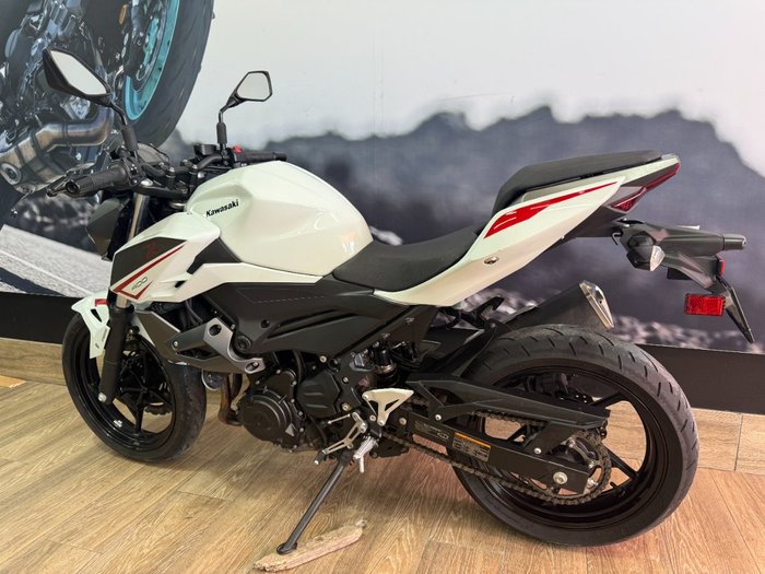 2022 Kawasaki Z400 WHITE