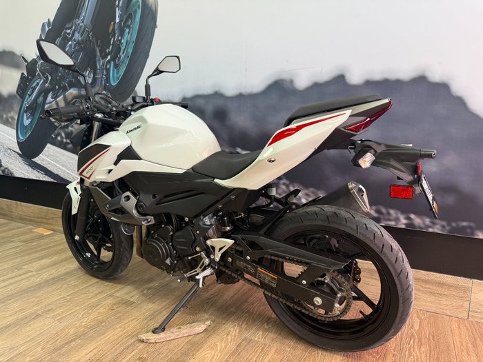 2022 Kawasaki Z400 WHITE