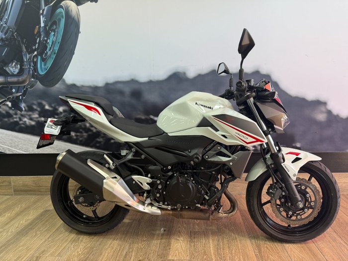 2022 Kawasaki Z400 WHITE