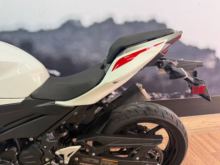 2022 Kawasaki Z400 WHITE