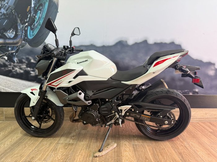 2022 Kawasaki Z400 WHITE
