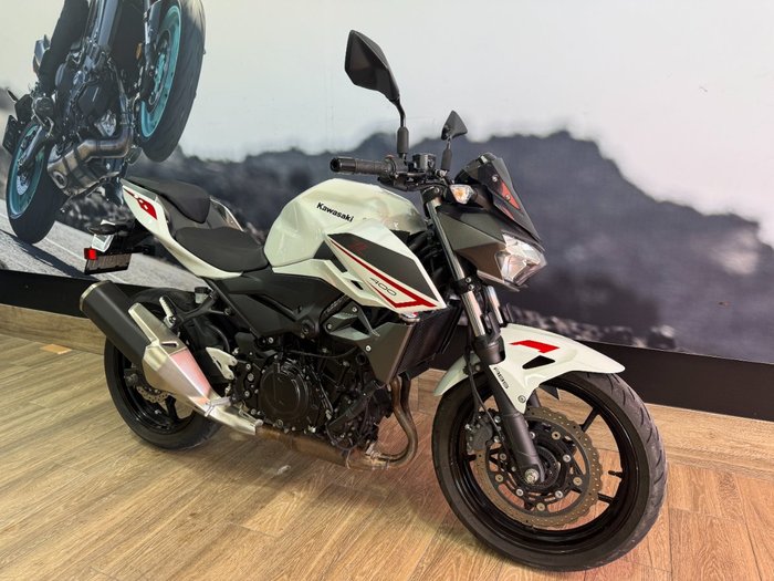 2022 Kawasaki Z400 WHITE