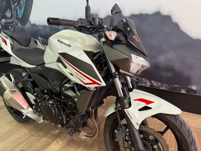 2022 Kawasaki Z400 WHITE