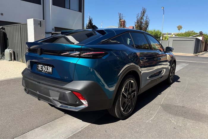 2025 Peugeot 408 GT Premium Hybrid