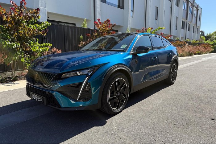 2025 Peugeot 408 GT Premium Hybrid