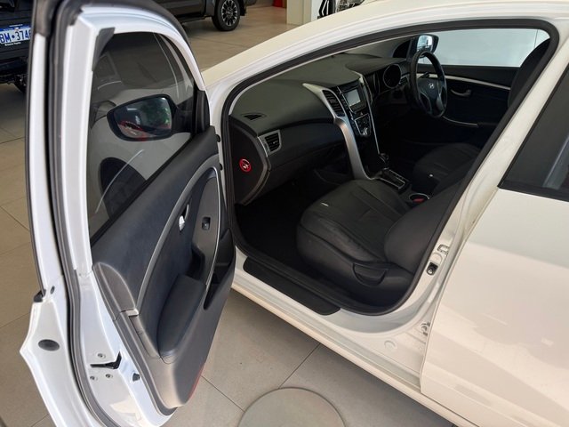 2014 HYUNDAI i30
