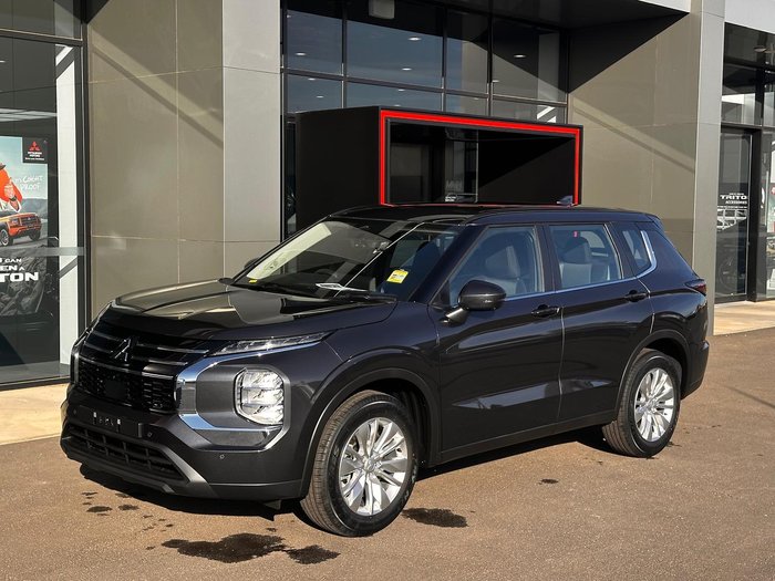 2025 Mitsubishi Outlander ES