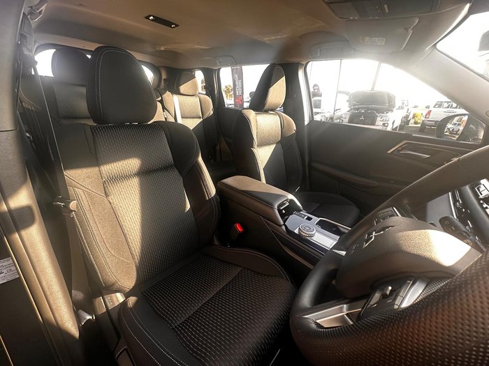 2025 Mitsubishi Outlander ES