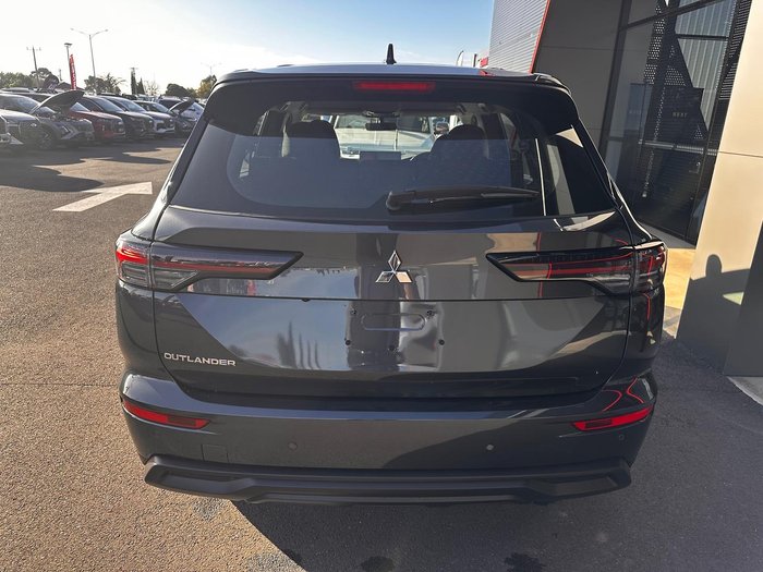 2025 Mitsubishi Outlander ES