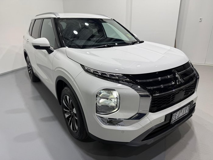 2025 Mitsubishi Outlander LS