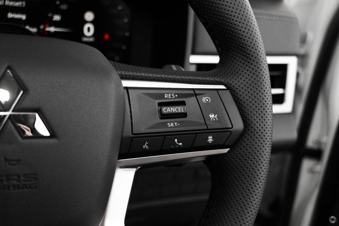 2025 Mitsubishi Outlander LS