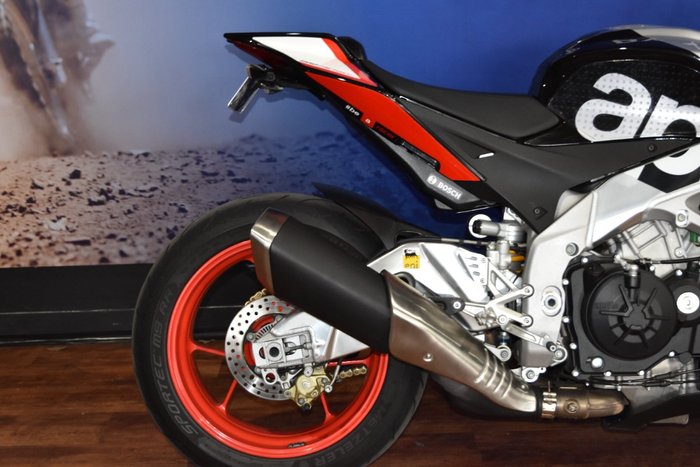2016 APRILIA TUONO V4 FACTORY Silver