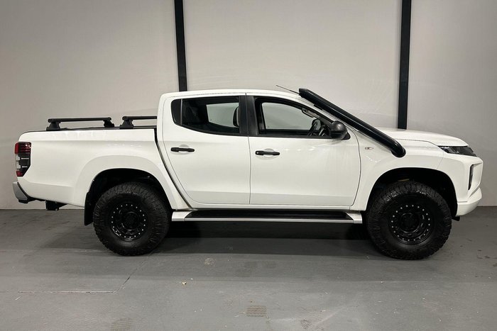 2022 Mitsubishi Triton GLX