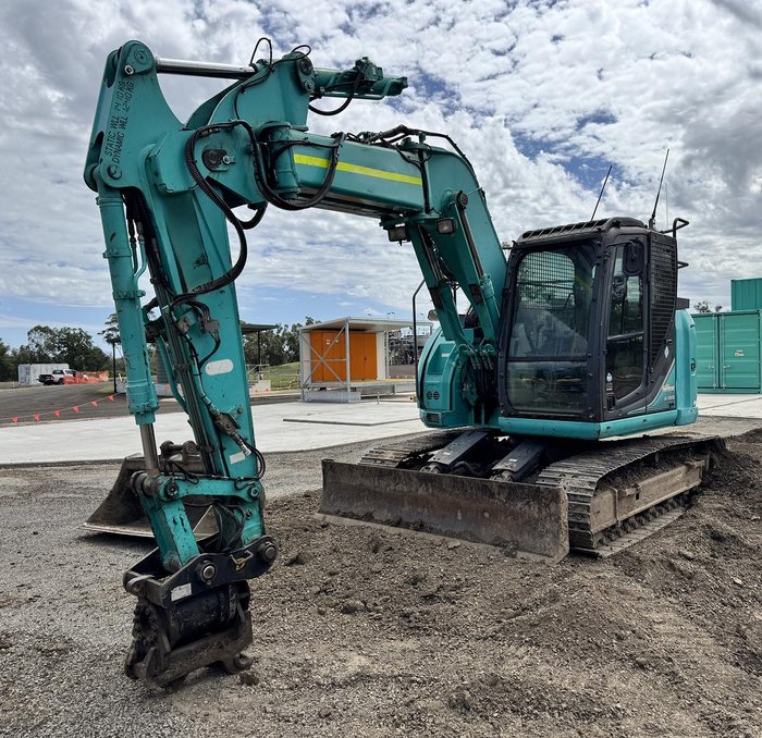 2016 Kobelco SK135SR 3