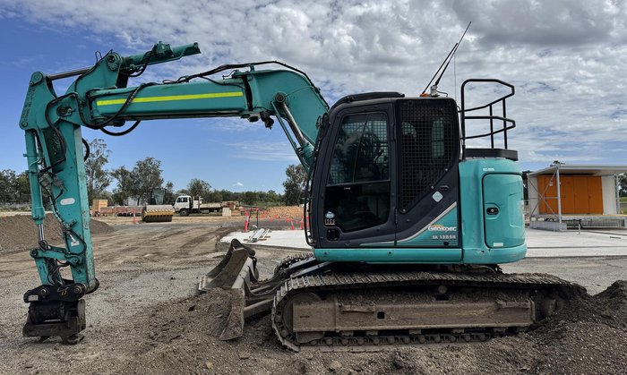 2016 Kobelco SK135SR 3