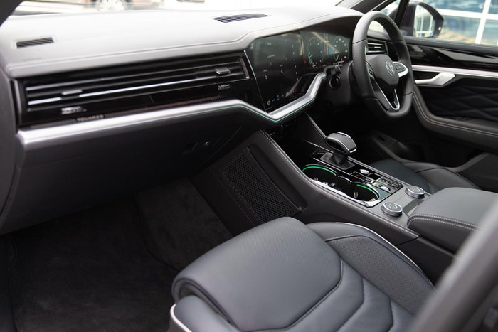 2025 Volkswagen Touareg 210TDI R-Line