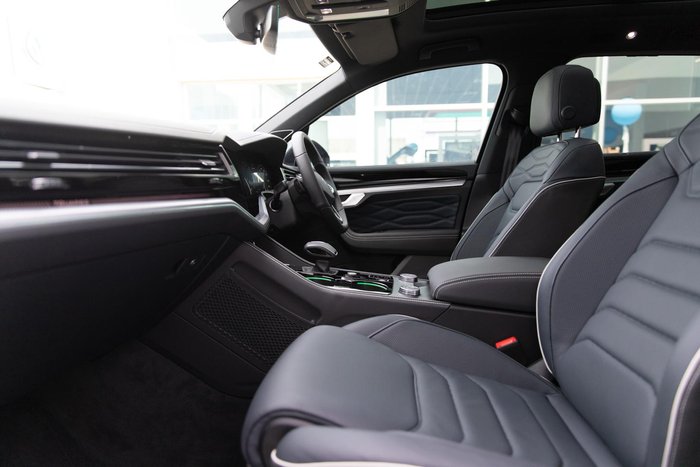 2025 Volkswagen Touareg 210TDI R-Line