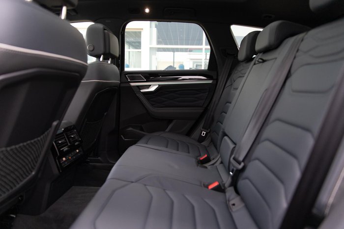 2025 Volkswagen Touareg 210TDI R-Line