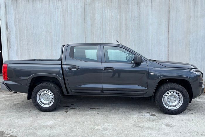 2024 Mitsubishi Triton GLX