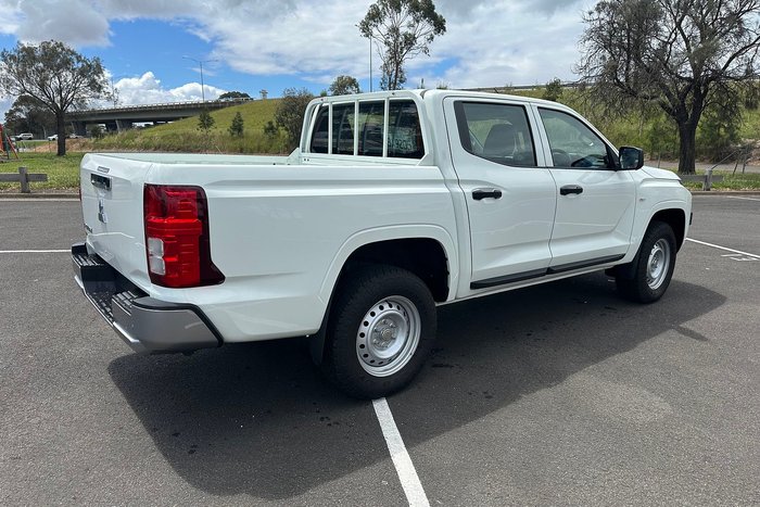 2024 Mitsubishi Triton GLX