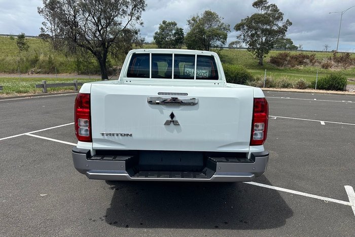 2024 Mitsubishi Triton GLX