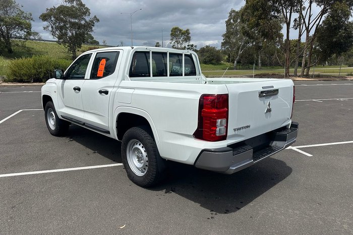 2024 Mitsubishi Triton GLX
