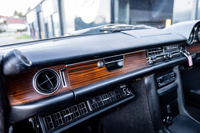 1973 Mercedes-Benz 280CE W114 Gold