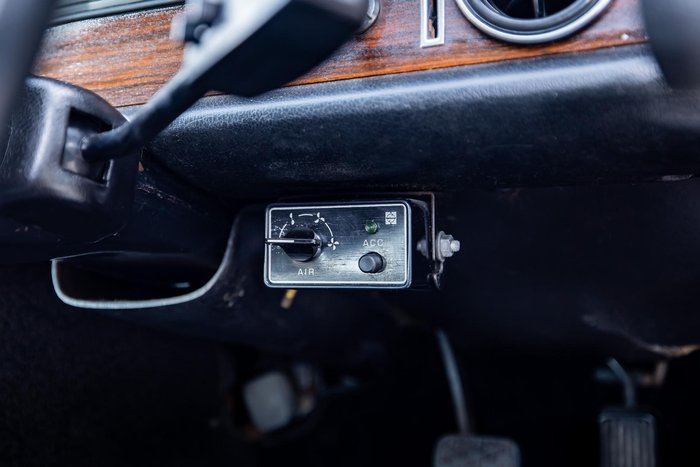 1973 Mercedes-Benz 280CE W114 Gold