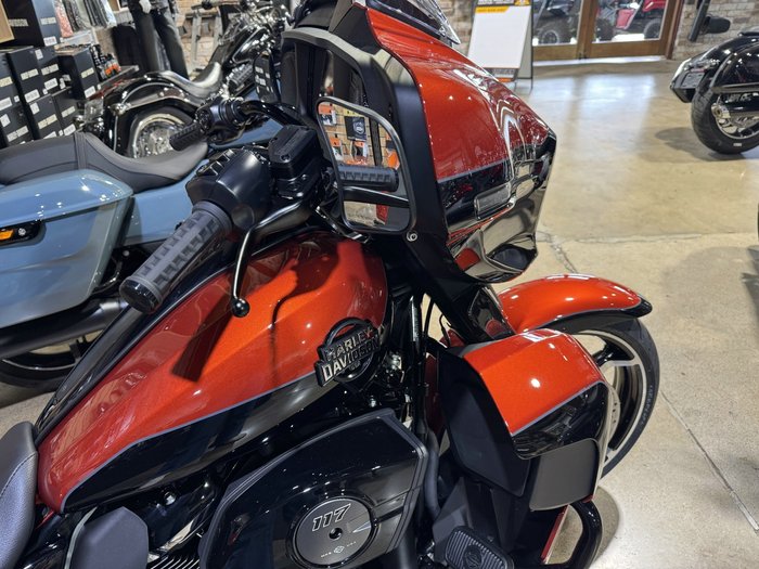 2025 HARLEY-DAVIDSON STREET GLIDE ULTRA 117 (FLHXU) ROAD WHISKEY FIRE